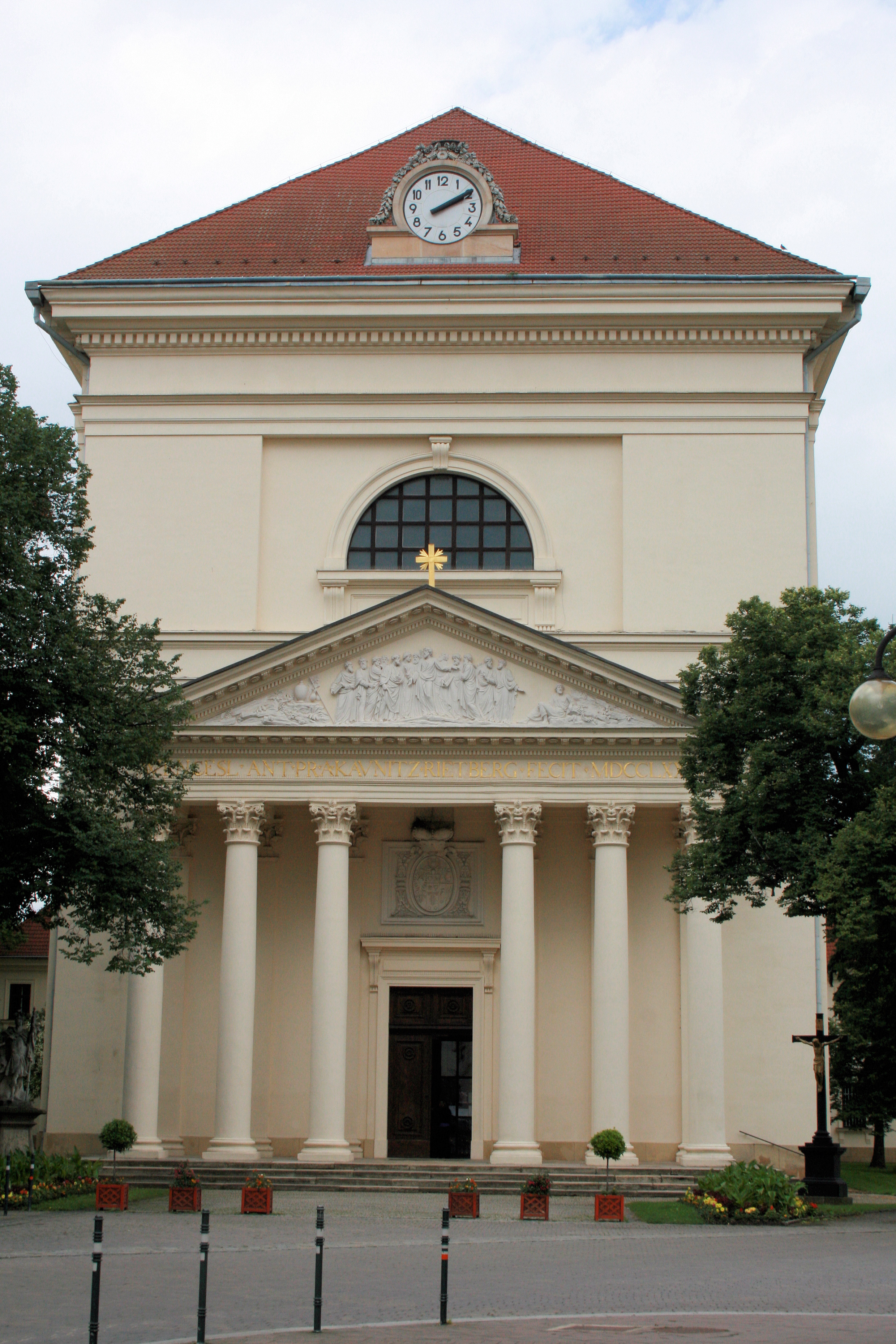 Kostel Vzkříšení Páně - zdroj Wikipedia - licence CC BY-SA 3.0 (autor: Martin Strachoň / Wikimedia Commons)